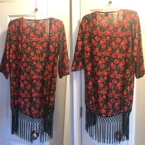 Juniors Size M Red Rose Fringe Kimono